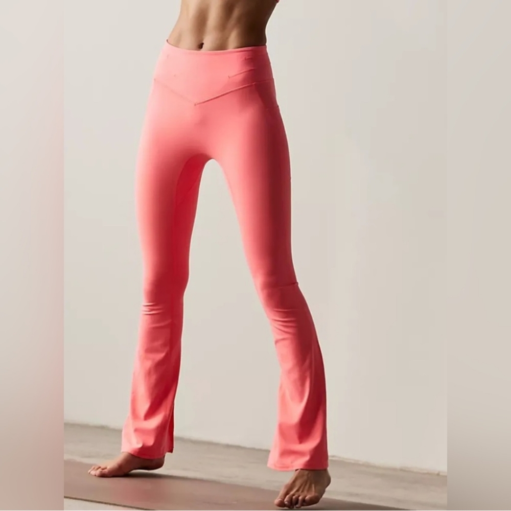 NWOT FREE PEOPLE MVMT NEVER BETTER FLARE HIBISCUS YOGA LEGGINGS SIZE S
